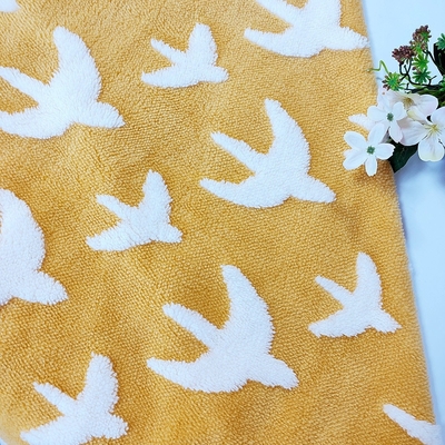 Jakarlı Shu Kadife Kumaş 300gsm Ceket Kanepe Örtüsü için% 100 Polyester Peluş Polar Kumaş